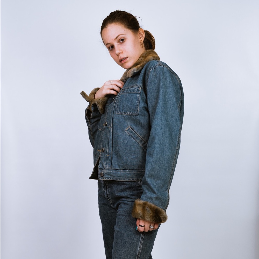 LIZ CLAIBORNE JEAN JACKET WITH FAUX FUR DETAILS - Picture 5 of 5
